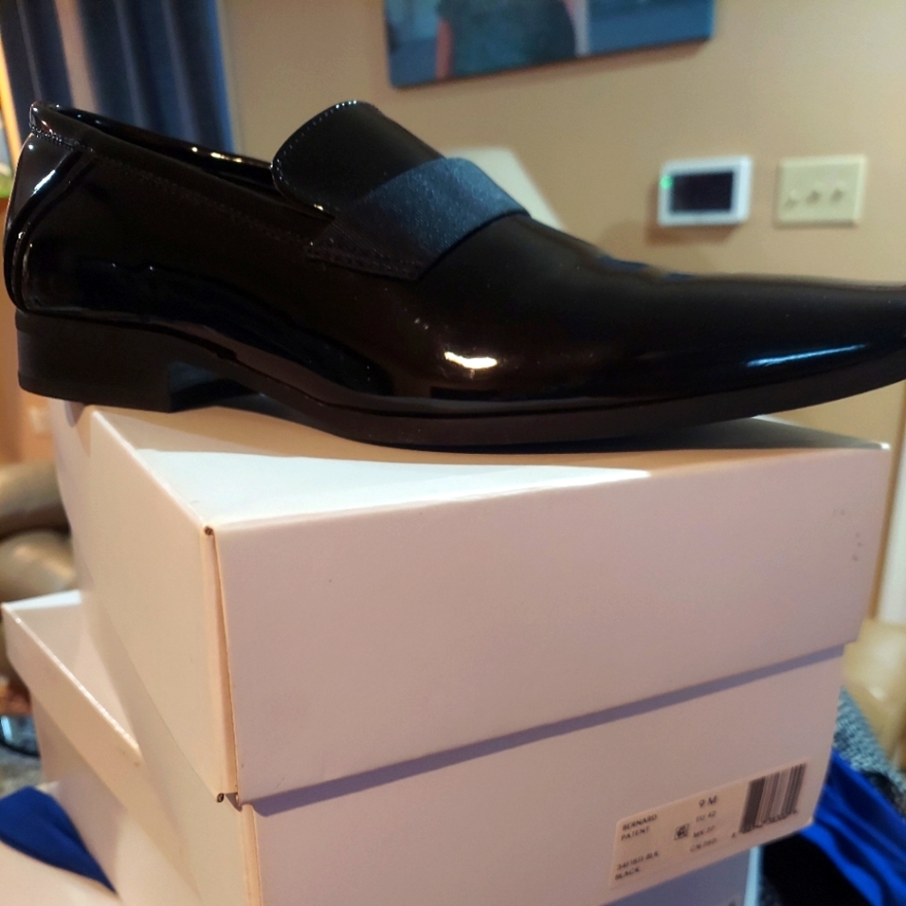 Men's dress shoes
